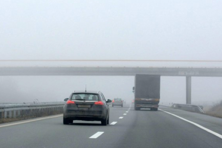 Vozači, oprez, magla na putevima, mogući odroni