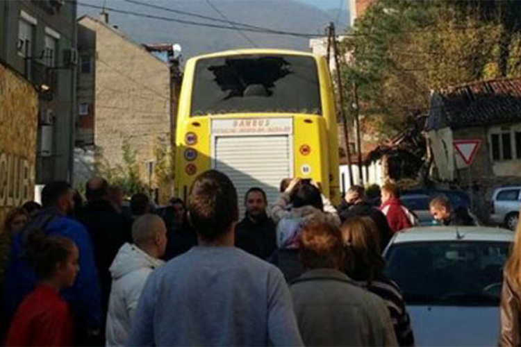 Kosovo: Kamenovani autobusi sa Srbima