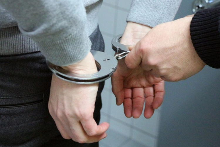 Albanska policija uhapsila 27 dilera, zaplijenjeno oružje