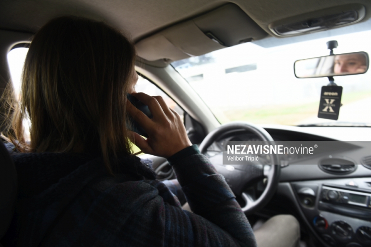 6,5 odsto građana Srpske telefonira dok vozi