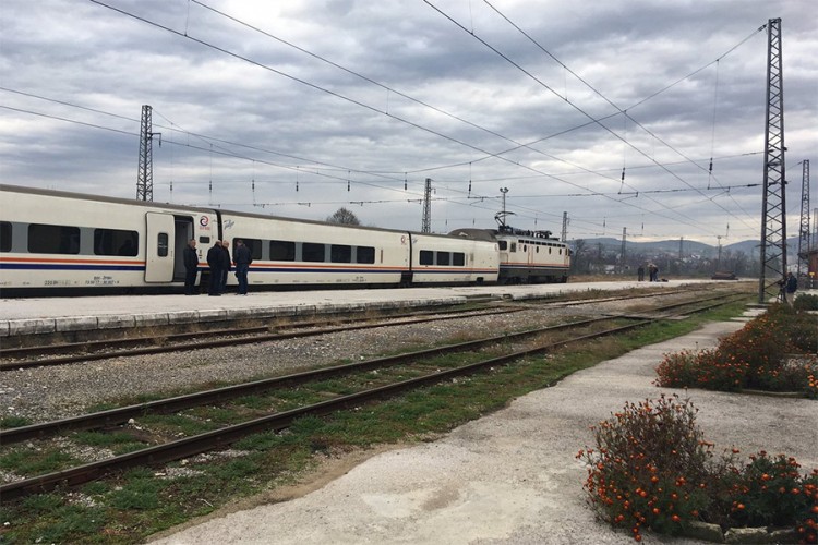 Nova blokada u Bihaću, u vozu čeka 146 migranata