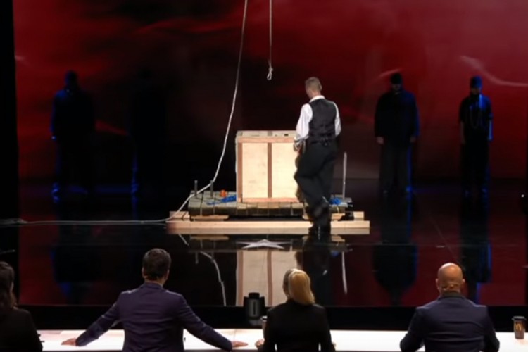 Video otkrio kako iluzionista izlazi iz "zapečaćene" kutije