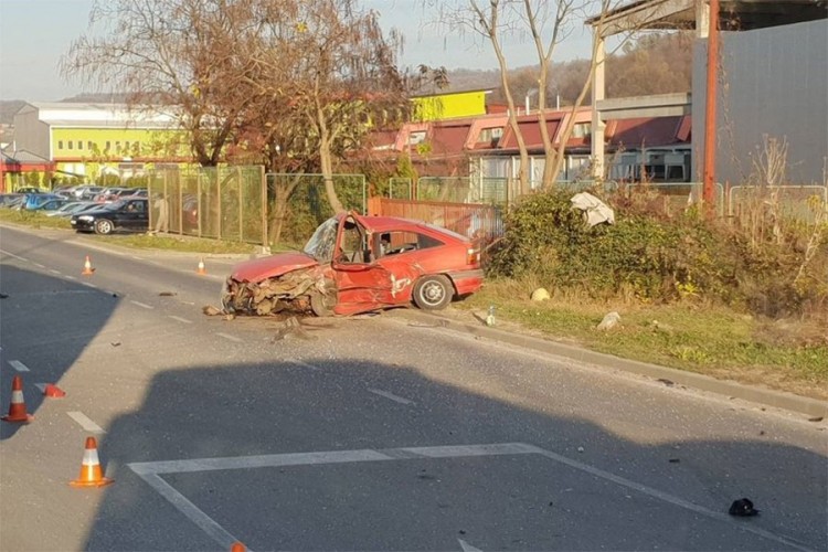 Muškarac podlegao u bolnici nakon saobraćajne nesreće kod Tešnja