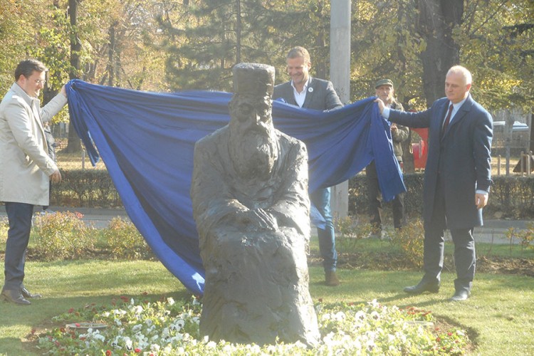 Otkriven spomenik patrijarhu Pavlu na Tašmajdanu