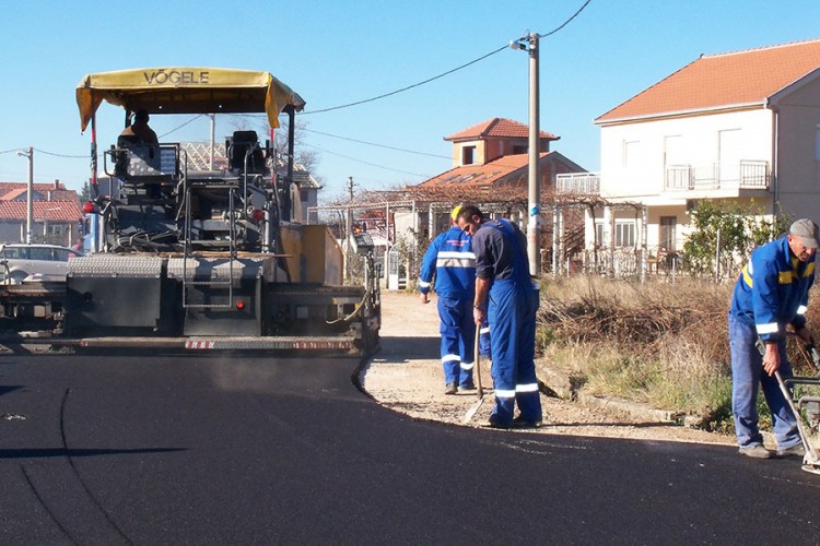 Trebinjci asfalt dočekali nakon 40 godina