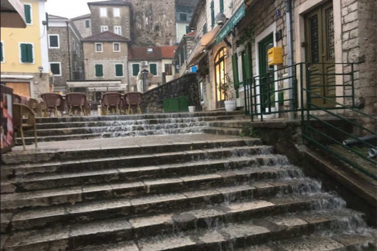 Potop u Herceg Novom, šetalište u Kotoru pod vodom