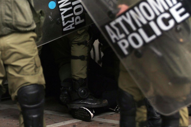 Na protestima u Grčkoj privedeno više od 100 ljudi