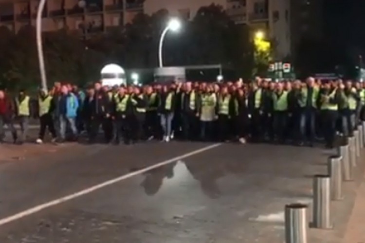 Održan protest u Podgorici, okupljeni nosili žute prsluke