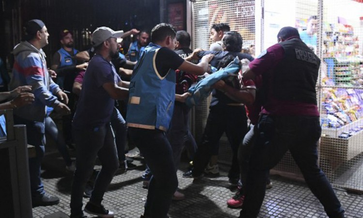 Veliki sukobi navijača Rivera s policijom