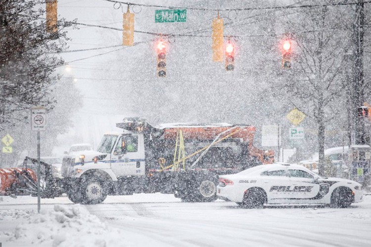 Snježna oluja na jugoistoku SAD-a, troje poginulih