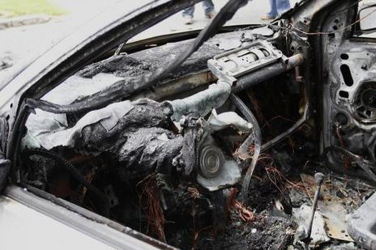 U Palama izgorjela dva automobila
