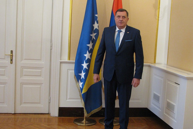 Dodik otkazao konsultacije zbog zastave