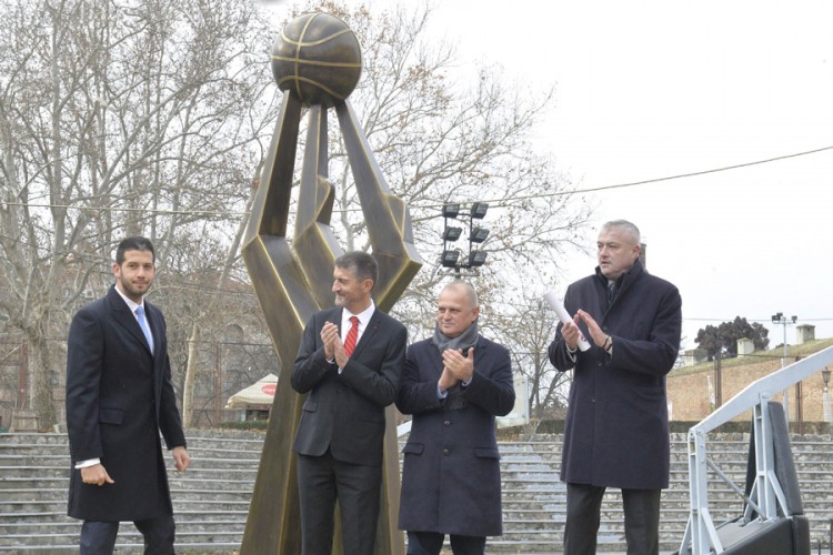 U Beogradu otkriven spomenik utemeljivačima srpske košarke