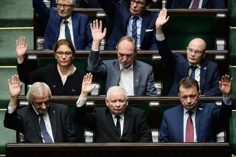 Poljska vlada preživjela glasanje u donjem domu parlamenta
