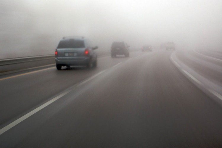 Suvi kolovozi, magla smanjuje vidljivost