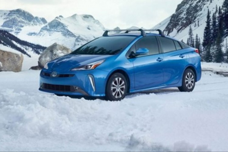 Prius gubi trku, da li će ga Toyota pretvoriti u krosover?
