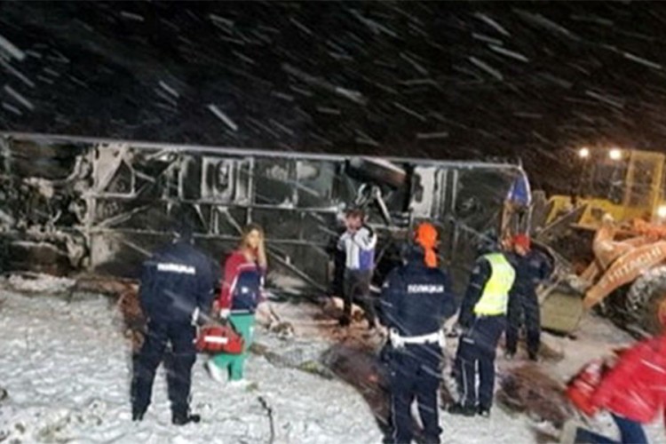 Prevrnuo se autobus kod Leskovca, najmanje troje mrtvih