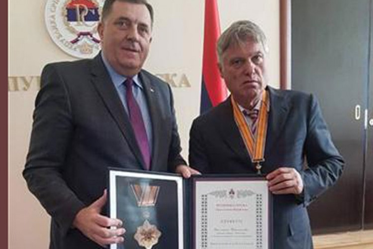 Dodik odlikovao Lazanskog Ordenom časti sa srebrnim zracima