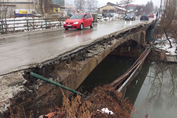 Obrušio se dio mosta u Sarajevu