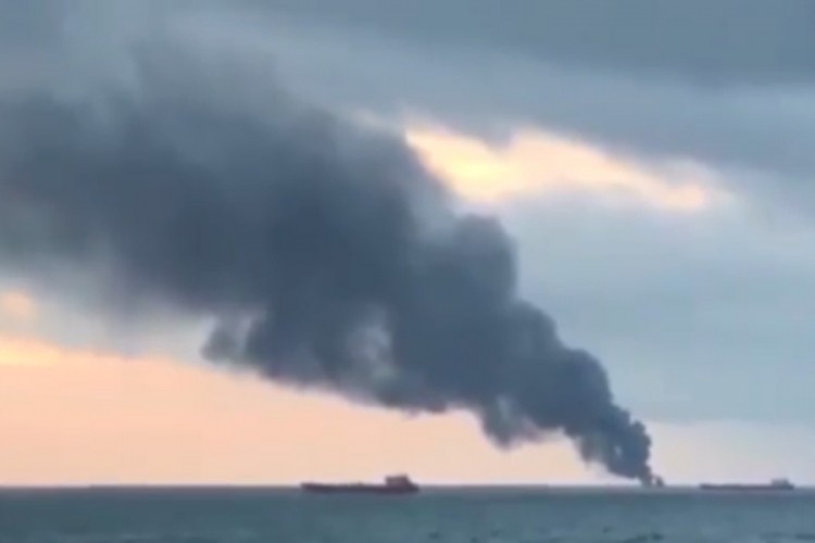 Broj žrtava požara na brodovima porastao na 14