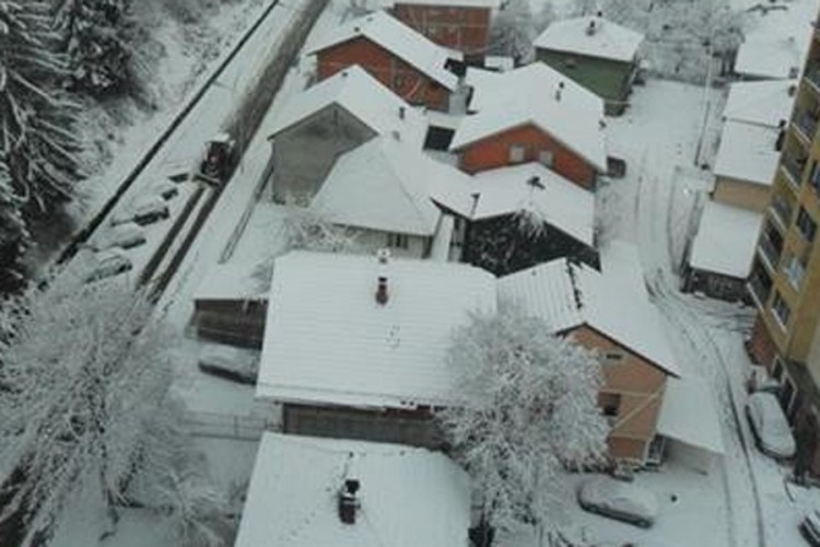 Snijeg usporio saobraćaj u Novom Gradu