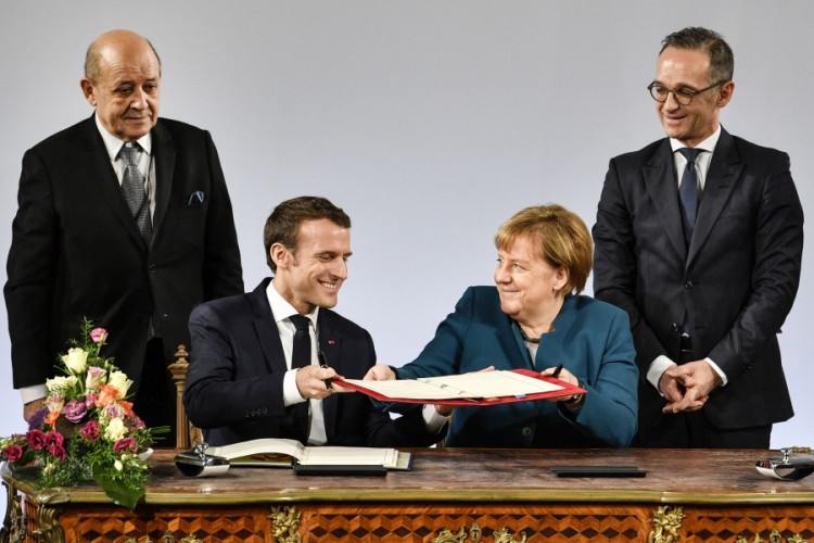 Merkel i Makron potpisali prošireni Jelisejski ugovor