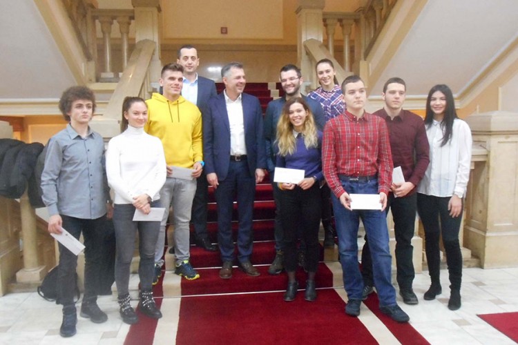 Radojičić uručio stipendije za devet mladih sportista