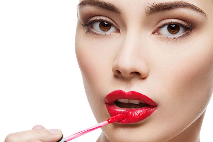 Makeup trendovi za 2019: Veliki povratak sjaja za usne