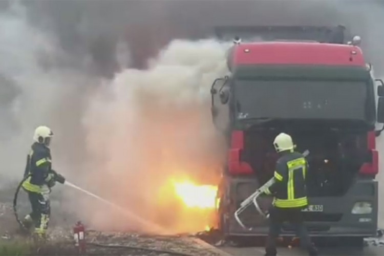 Zapalio se kamion na putu između Mostara i Širokog Brijega