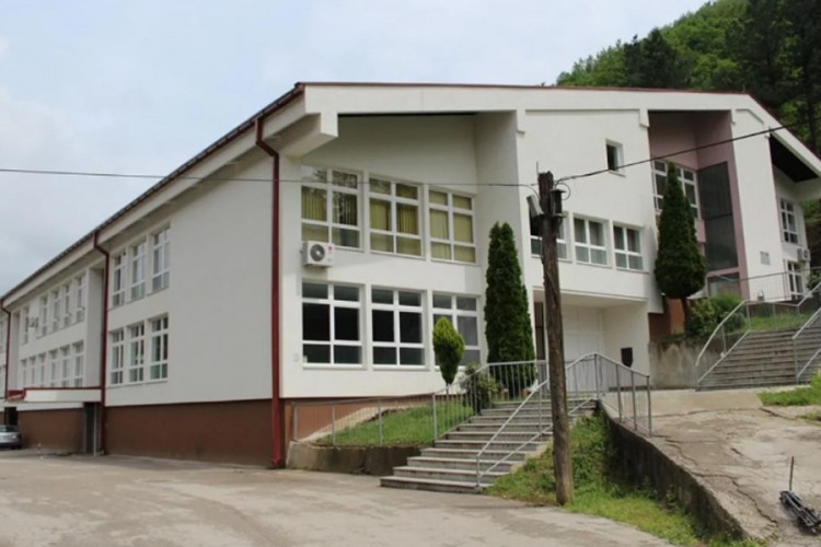 Roditelji srpskih đaka napustili sastanak Vijeća roditelja u Srebrenici