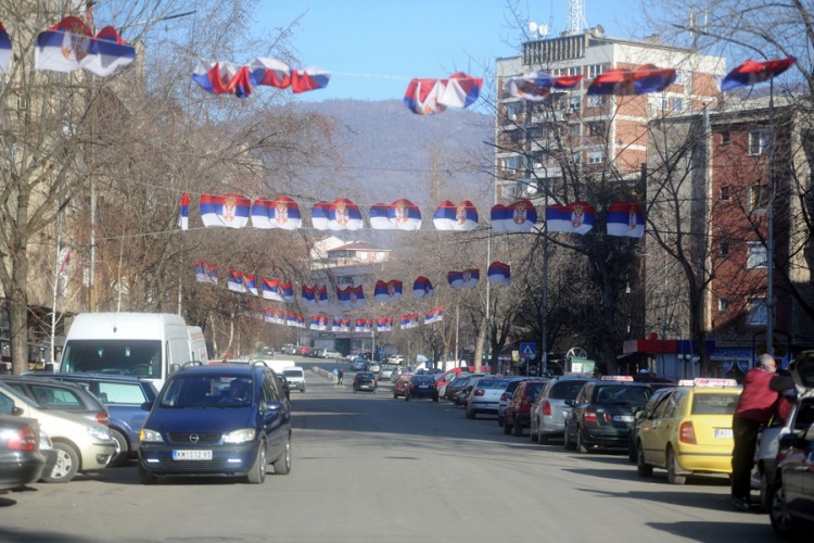 Pokušaj paljenja zastave Srbije u Sjevernoj Mitrovici
