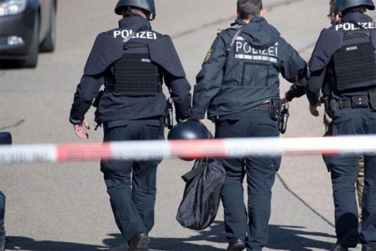 Njemačka policija uhapsila dvojicu državljana BiH, u vozilu skrivali 17 granata