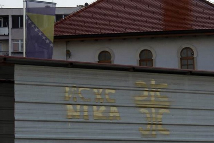 Identifikovano lice koje je ispisalo grafite u blizini vjerskih objekata u Prijedoru