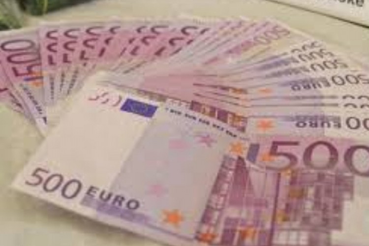 Prevarom ukrali osam novčanica od po 500 evra