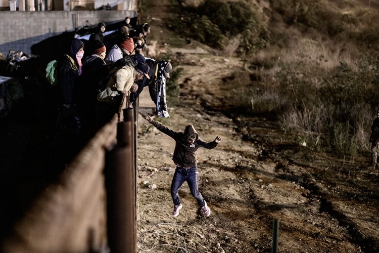 Gotovo 2.500 migranata krenulo ka granici sa Amerikom