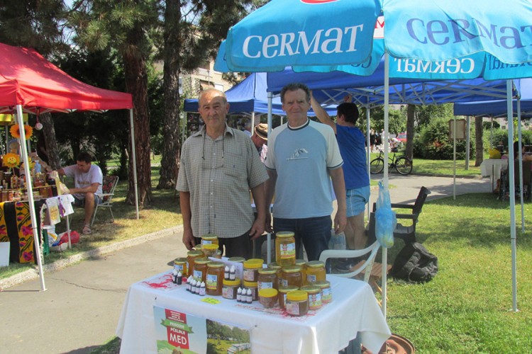 "Dani meda" u Semberiji okupili domaće pčelare