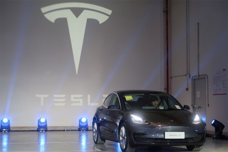 "Tesla" isporučio prve automobile proizvedene u Kini