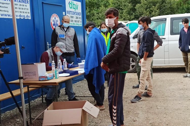 Vakcinu Dobila Migranta U Prihvatnim Centrima Usk Virus Korona Bih