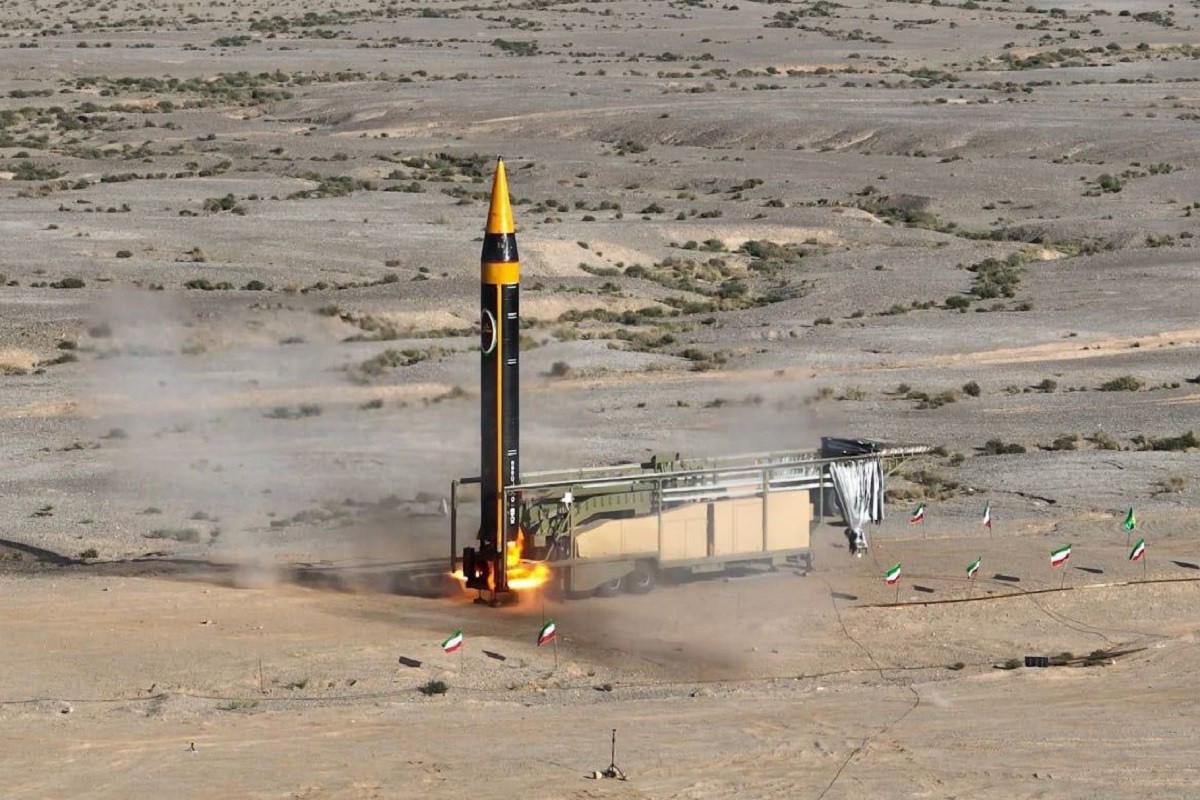 Iran predstavio balističku raketu za koju kaže da ima domet od 2000 km