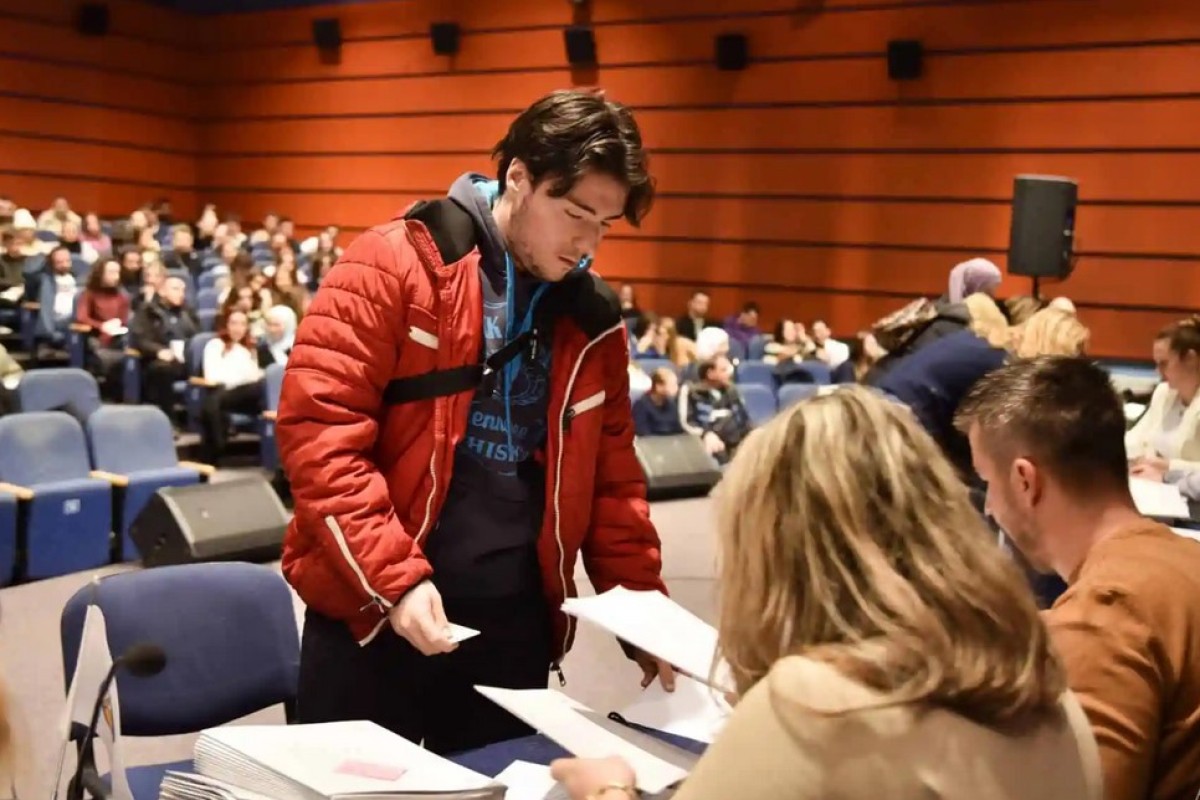 Stipendije za više od 700 učenika i studenata