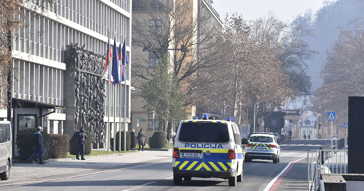 Drama u Sloveniji Naoružani i maskirani specijalci upali u školu i