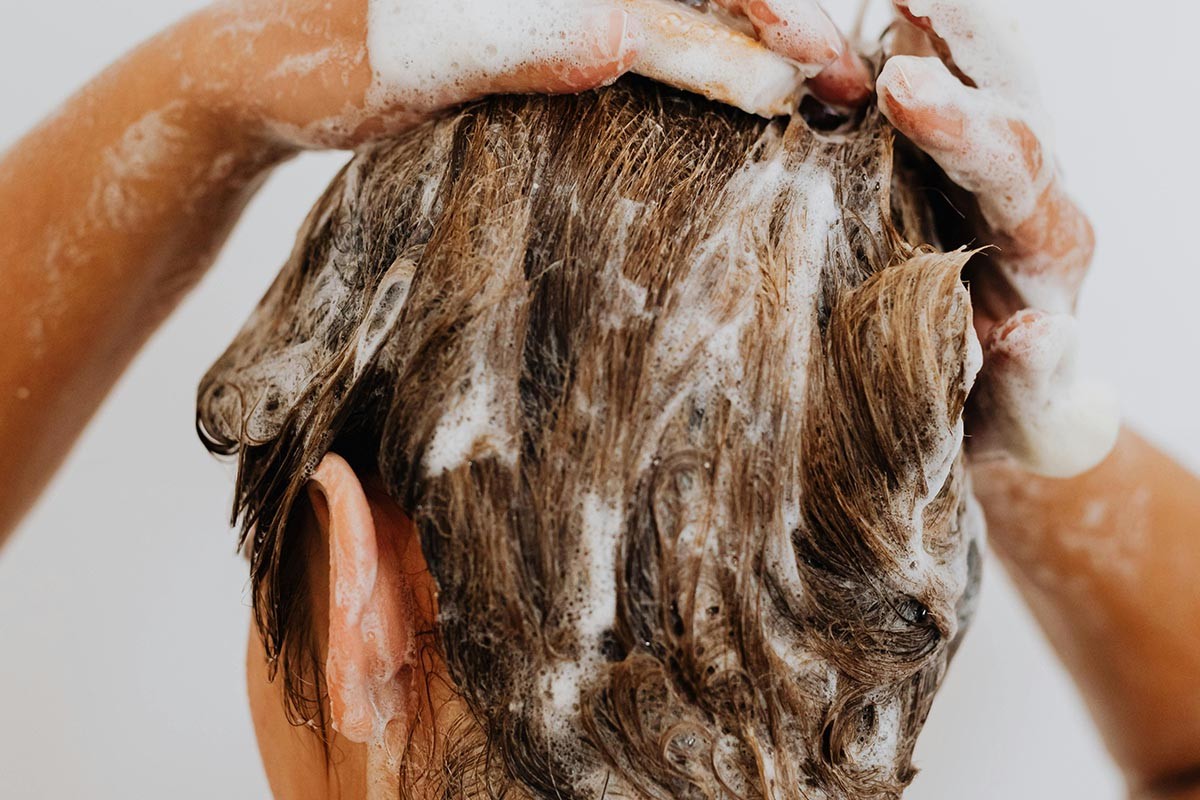 Stručnjaci otkrili koliko puta treba šamponirati kosu