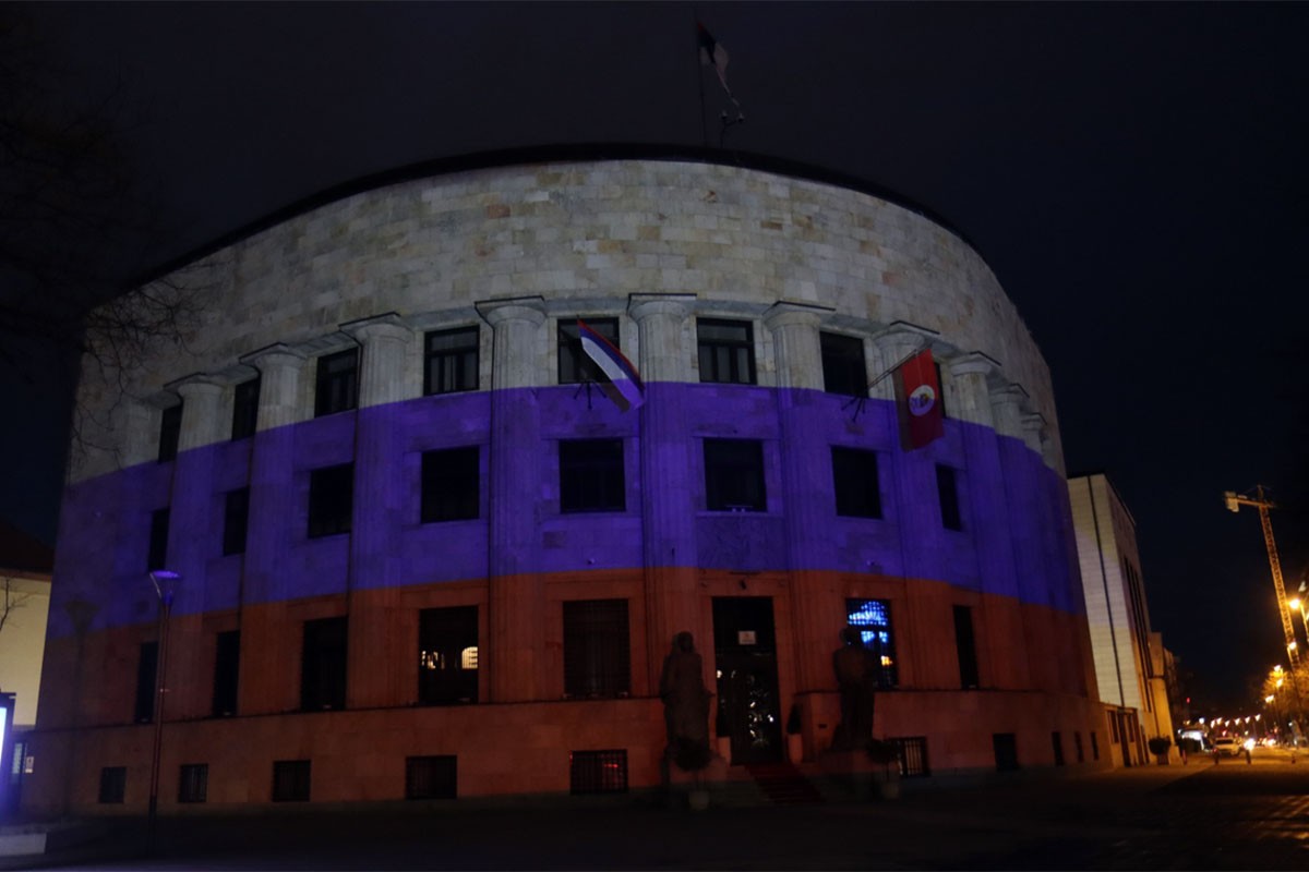 Palata Republike Srpske u bojama ruske zastave