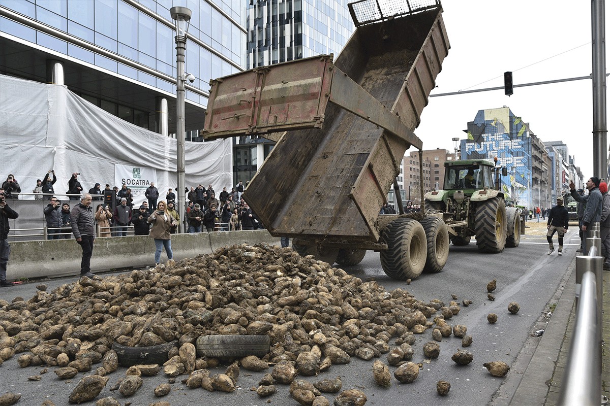 Protest poljoprivrednika u Briselu, blokirani putevi oko EU institucija