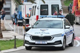 Žena umrla u Makarskoj: Pozlilo joj nakon što je muškarac gurnuo i udario joj psa