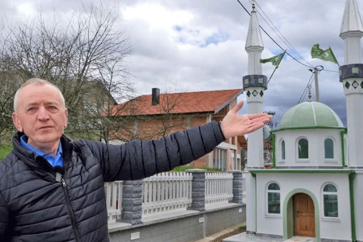 Napravio džamiju u dvorištu, želi da napravi i dvije crkve (VIDEO)