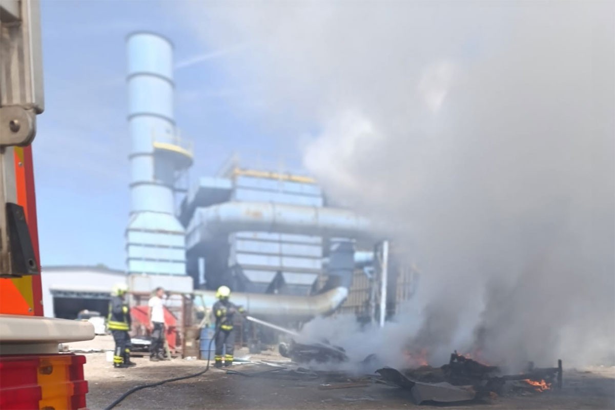 Banjaluka: Vatrogasci gasili požar u krugu Jelšingrada (FOTO)