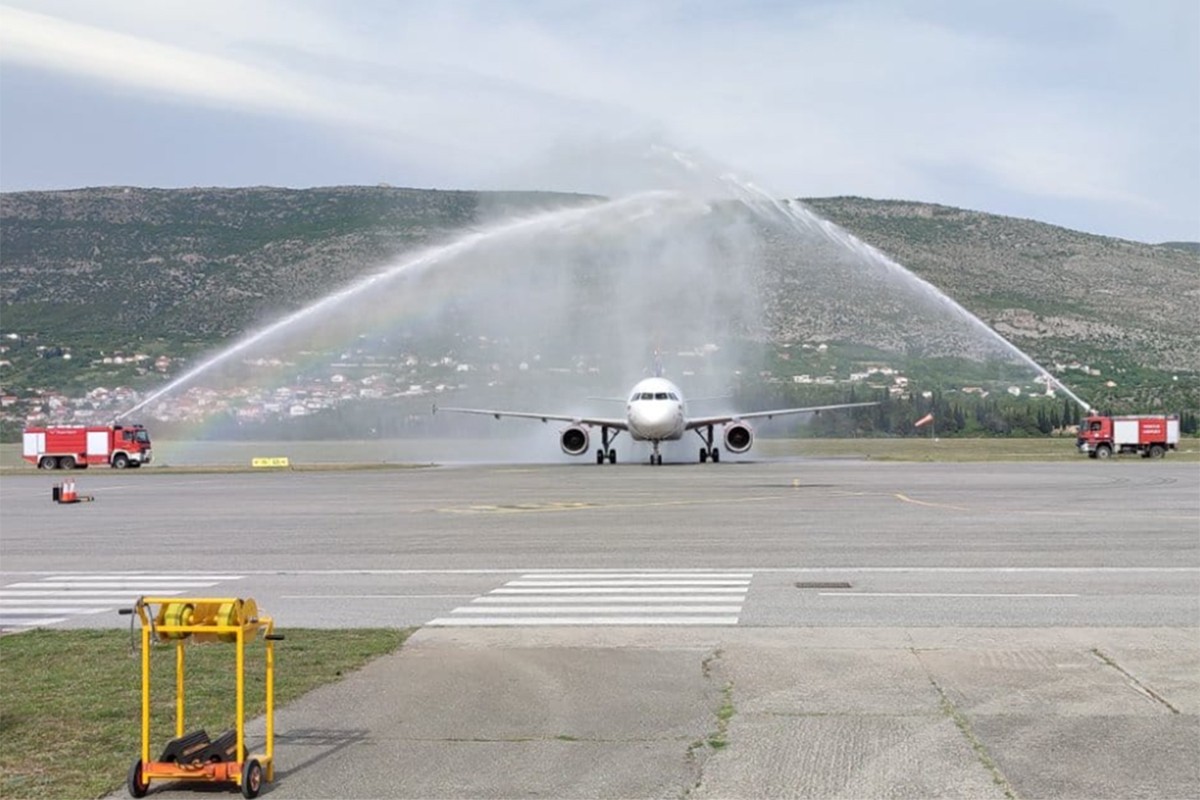 Uspostavljena linija Beograd-Mostar nakon 33 godine, u avionu bio i Vučić (VIDEO)