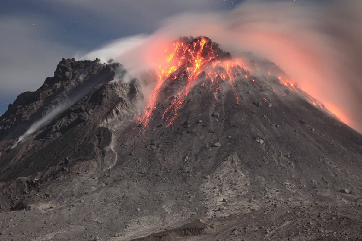 Eruptirao vulkan na Indoneziji, na stotine evakuisanih