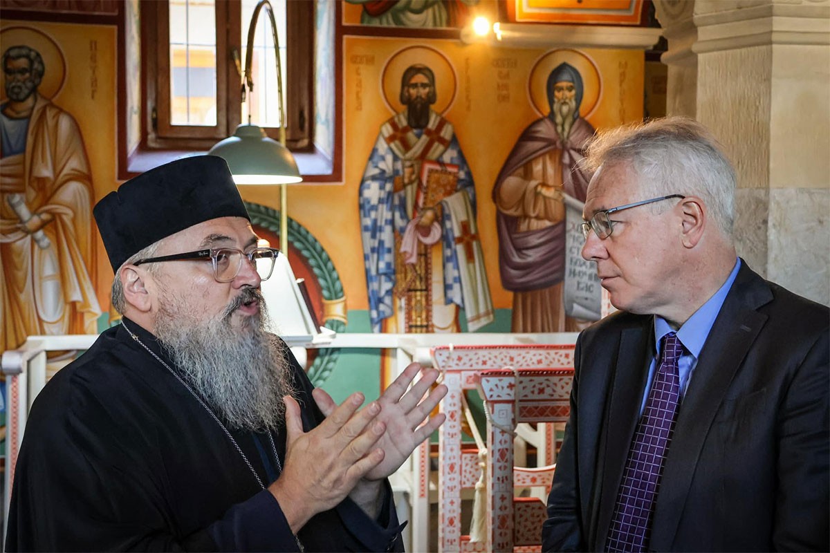 Američki ambasador: Nadahnut sam ljepotom srpskog pravoslavnog manastira u Žitomisliću (FOTO)